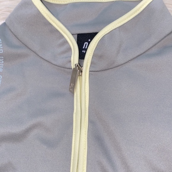 NVO grey athletic top size small - Picture 6 of 7